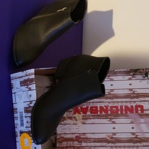 Beautiful shoe boots.